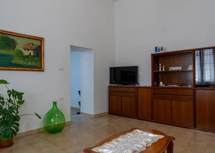 La Lanterna Del Sasso